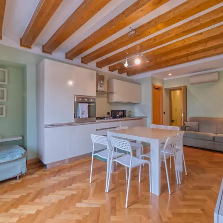 I-host - Trilocale Navigli Con Vista Darsena *